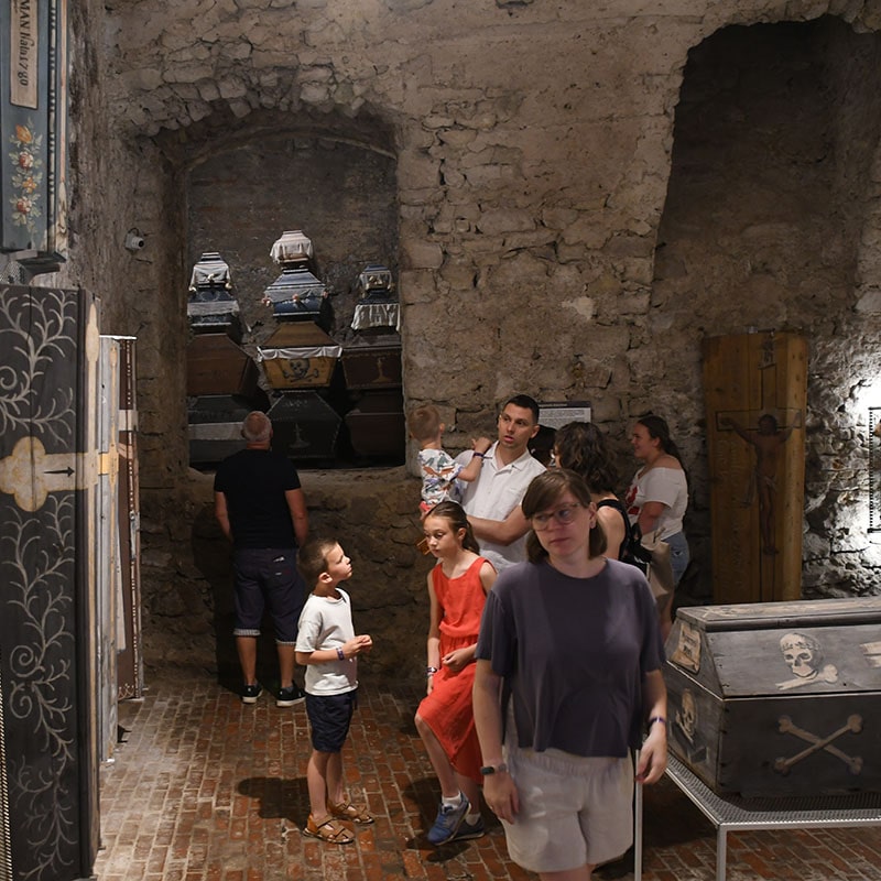 arcok-sorsok-koporsók- elet-es-halal-vac-aranykoraban-min