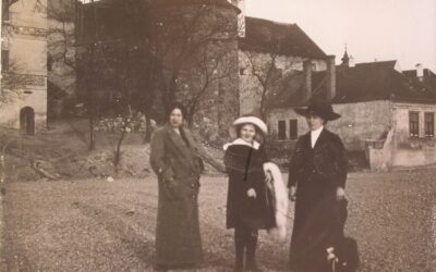 Az első múzeumi helyiség és a piros lámpa